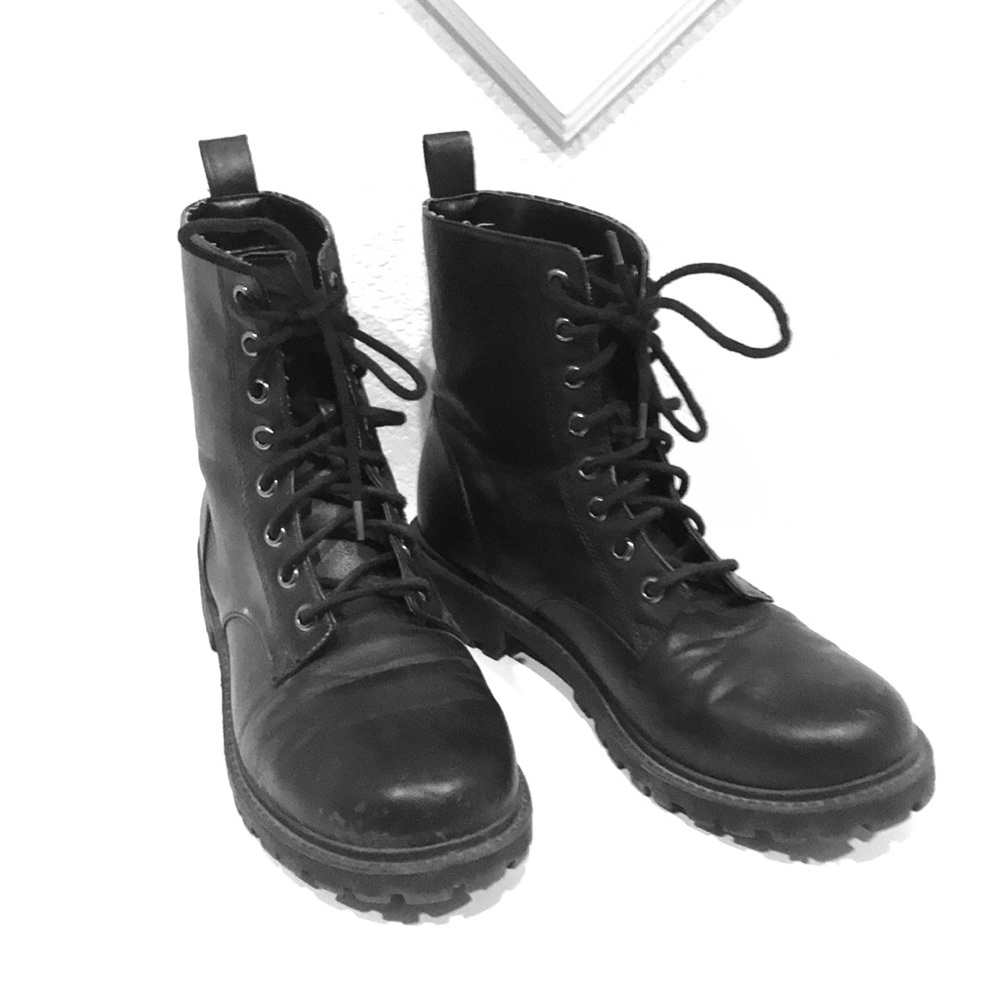 Combat boots